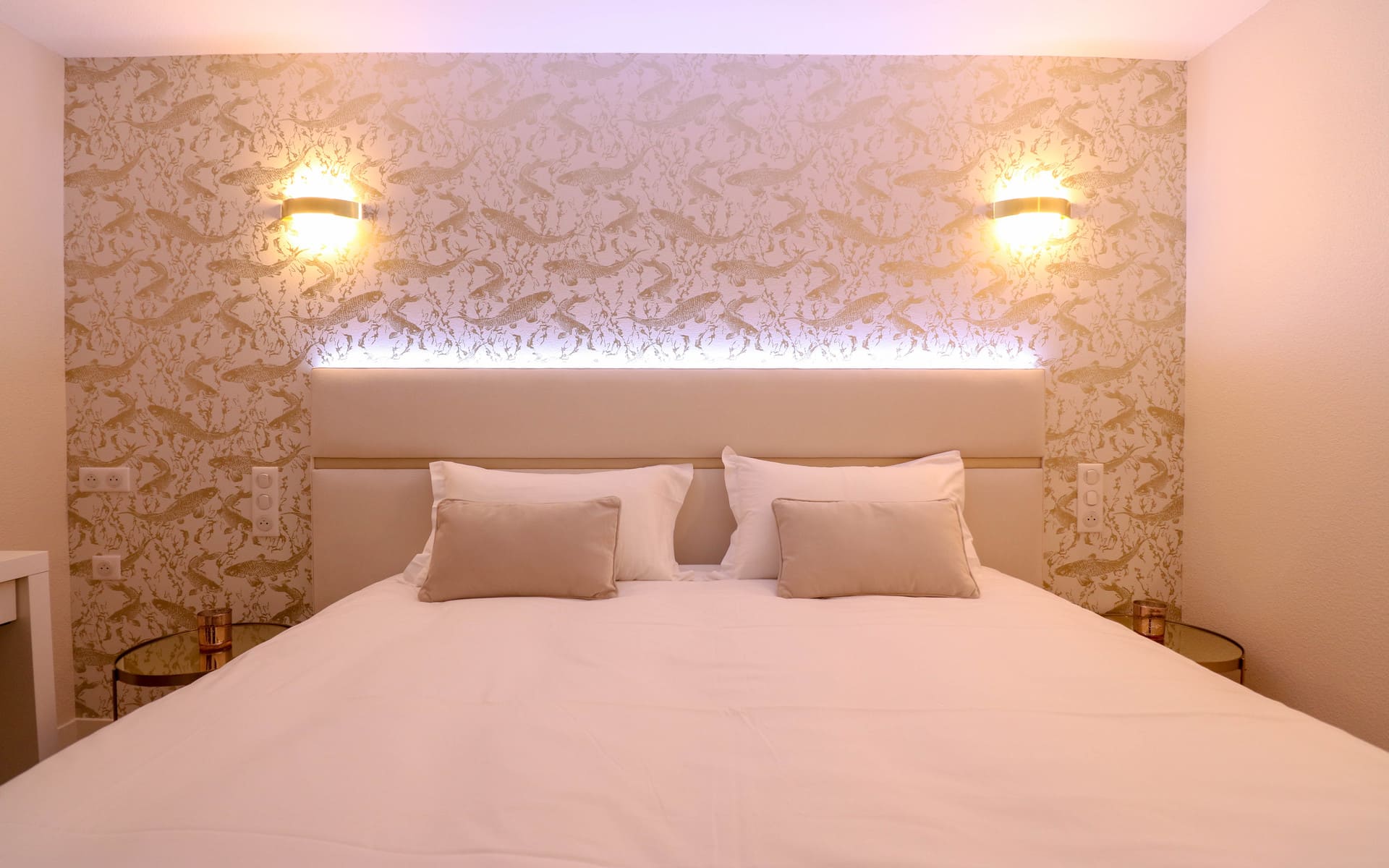 Mentions Légales - Chambres deluxe - Hôtel 3 étoiles stade Rennais