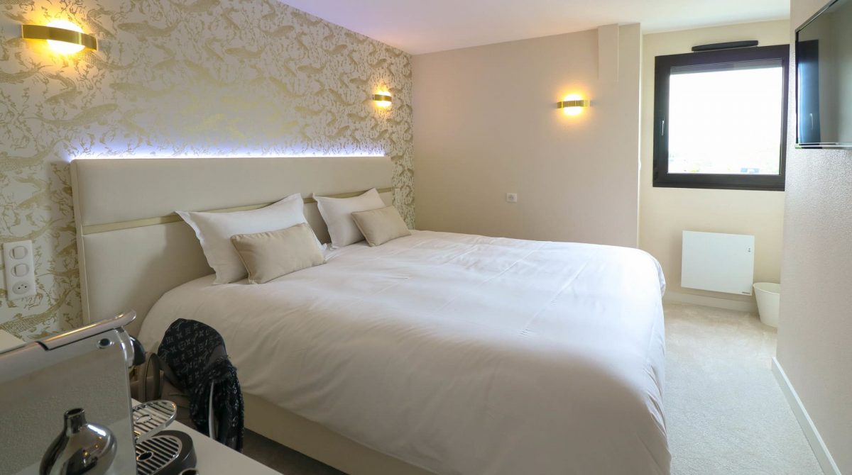 Contact - Deluxe deluxe rooms - 3 star hotel Rennes